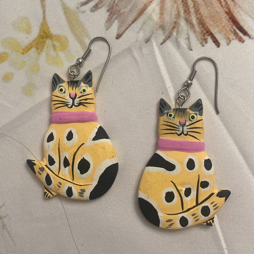 Vintage Dangling Cat Hand Painted Wooden Cat Earrings - Yellow Gold and Black - Picture 10 of 11